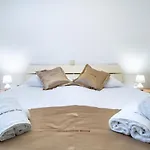 In With Terrace, Air Conditioning, Wifi, Washing Machine *