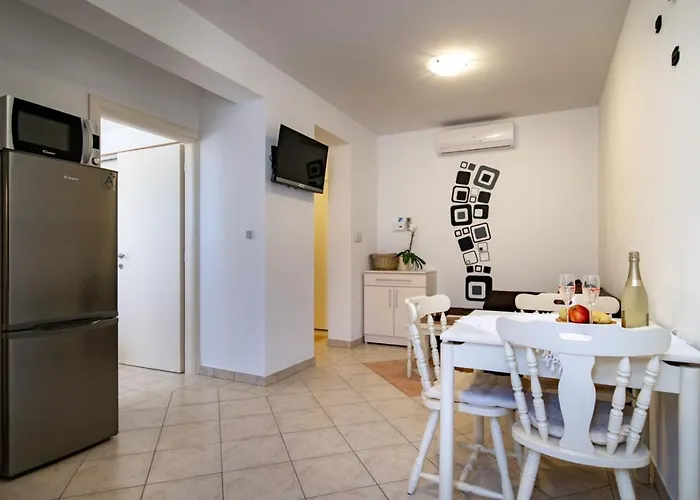 In With Terrace, Air Conditioning, Wifi, Washing Machine Lopar