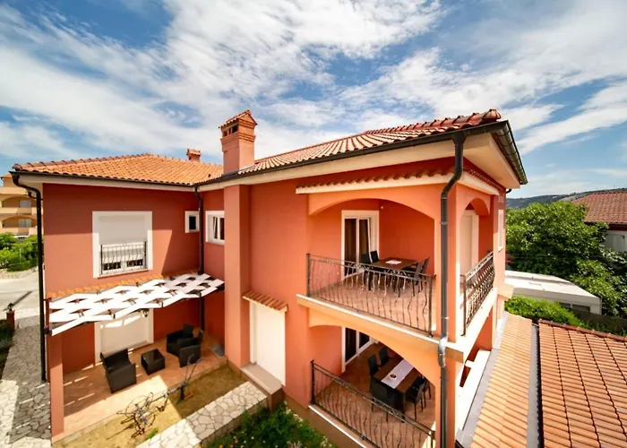 Daire In With Terrace, Air Conditioning, Wifi, Washing Machine Lopar