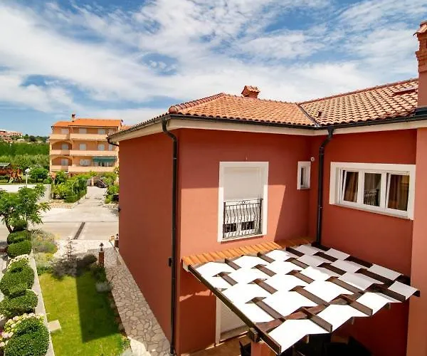 In With Terrace, Air Conditioning, Wifi, Washing Machine Daire Lopar