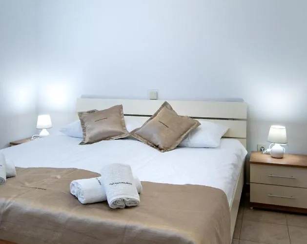 In With Terrace, Air Conditioning, Wifi, Washing Machine