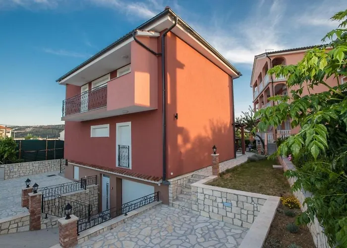 Daire In With Terrace, Air Conditioning, Wifi, Washing Machine Lopar