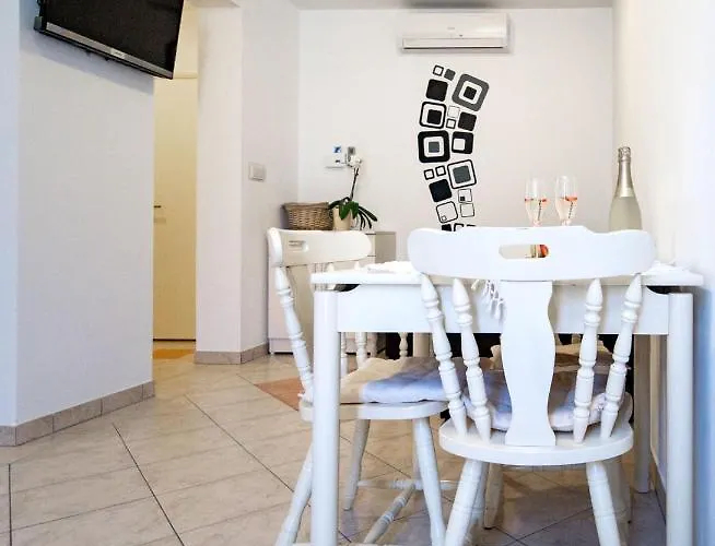 Daire In With Terrace, Air Conditioning, Wifi, Washing Machine