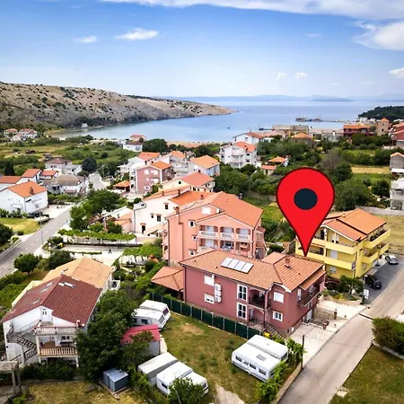 In With Terrace, Air Conditioning, Wifi, Washing Machine Apartment