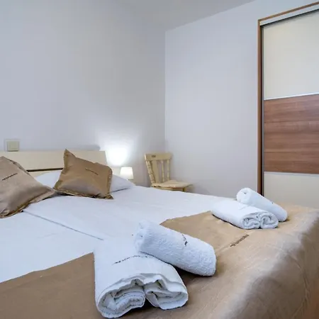 In With Terrace, Air Conditioning, Wifi, Washing Machine Appartamento Lopar