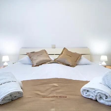 In With Terrace, Air Conditioning, Wifi, Washing Machine *