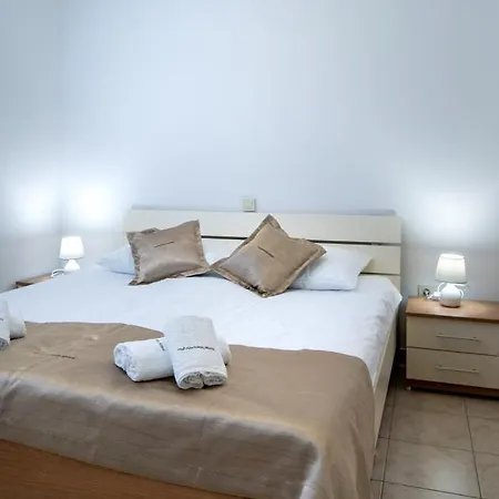 In With Terrace, Air Conditioning, Wifi, Washing Machine