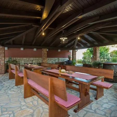Apartment In With Terrace, Air Conditioning, Wifi, Washing Machine