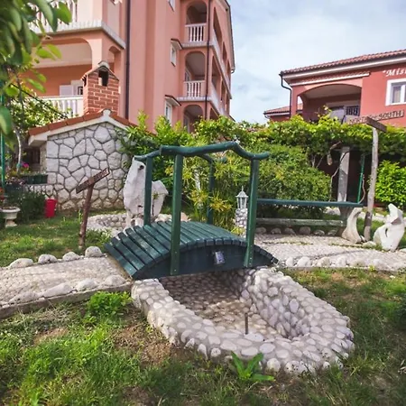 Appartamento In With Terrace, Air Conditioning, Wifi, Washing Machine Lopar