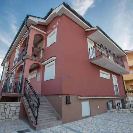 In With Terrace, Air Conditioning, Wifi, Washing Machine Appartamento Lopar