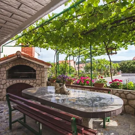 In With Terrace, Air Conditioning, Wifi, Washing Machine Lopar