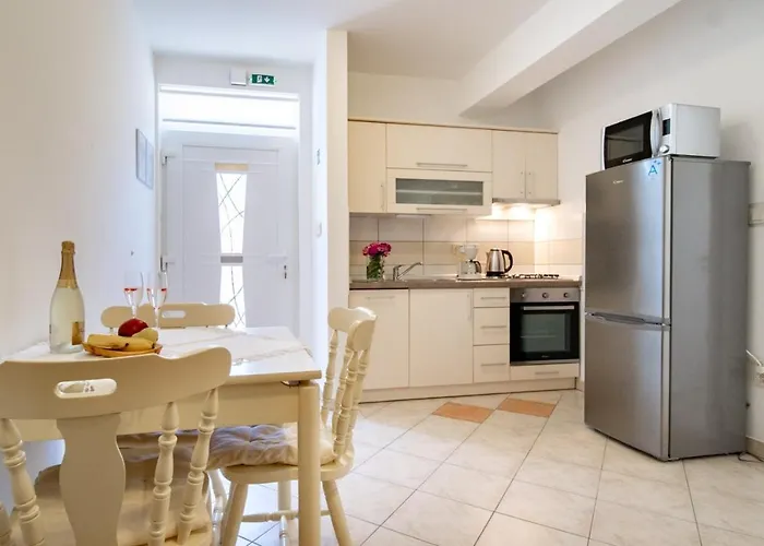 Appartamento In With Terrace, Air Conditioning, Wifi, Washing Machine Lopar