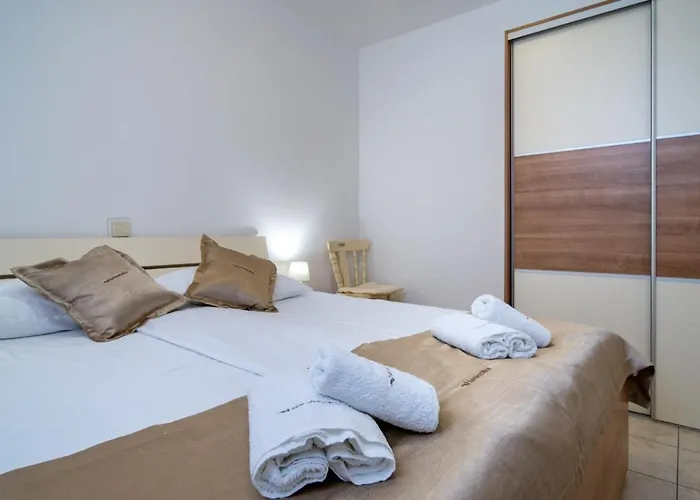 In With Terrace, Air Conditioning, Wifi, Washing Machine Appartamento Lopar
